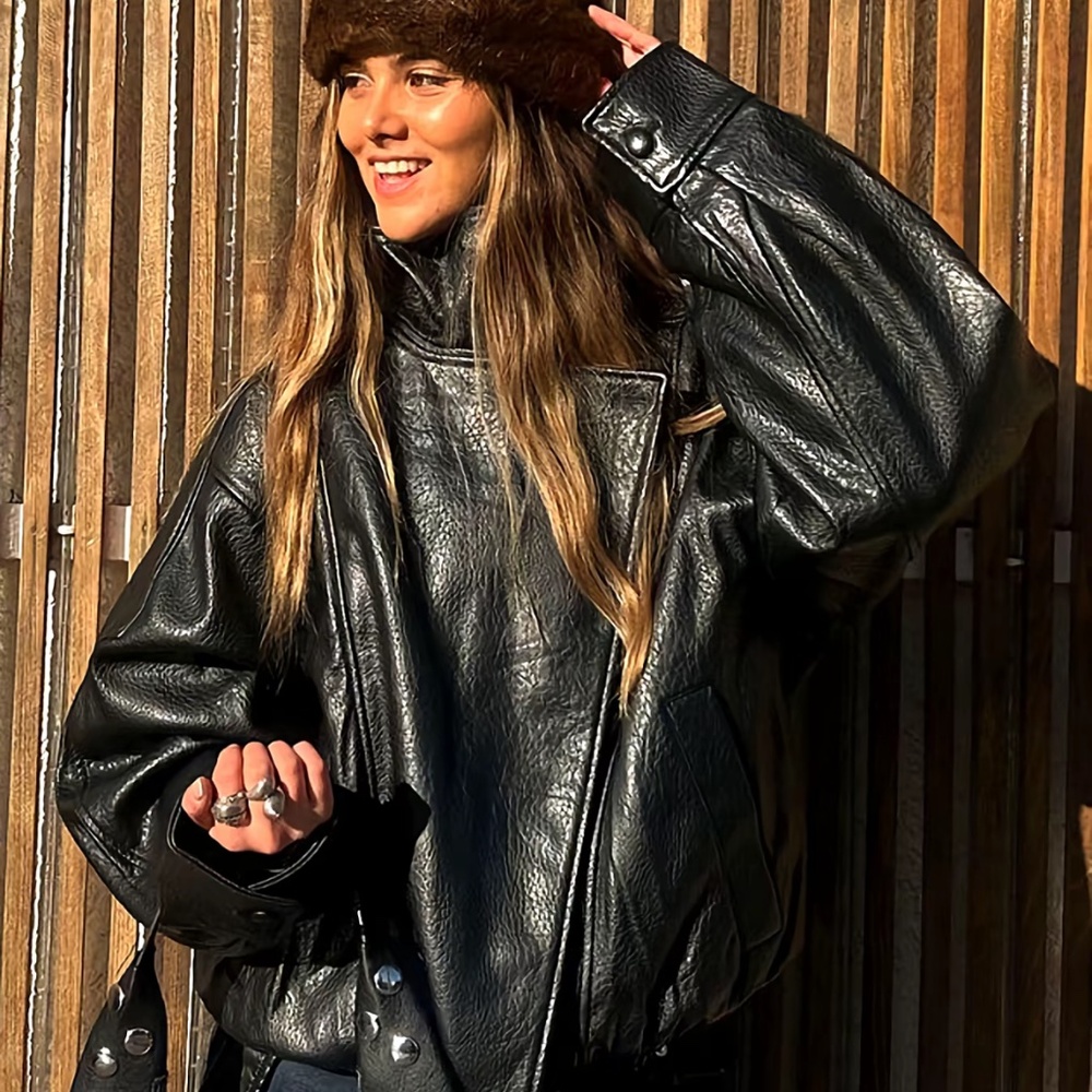 Oversized jacket trending on TikTok. Looks like the Zara jacket.